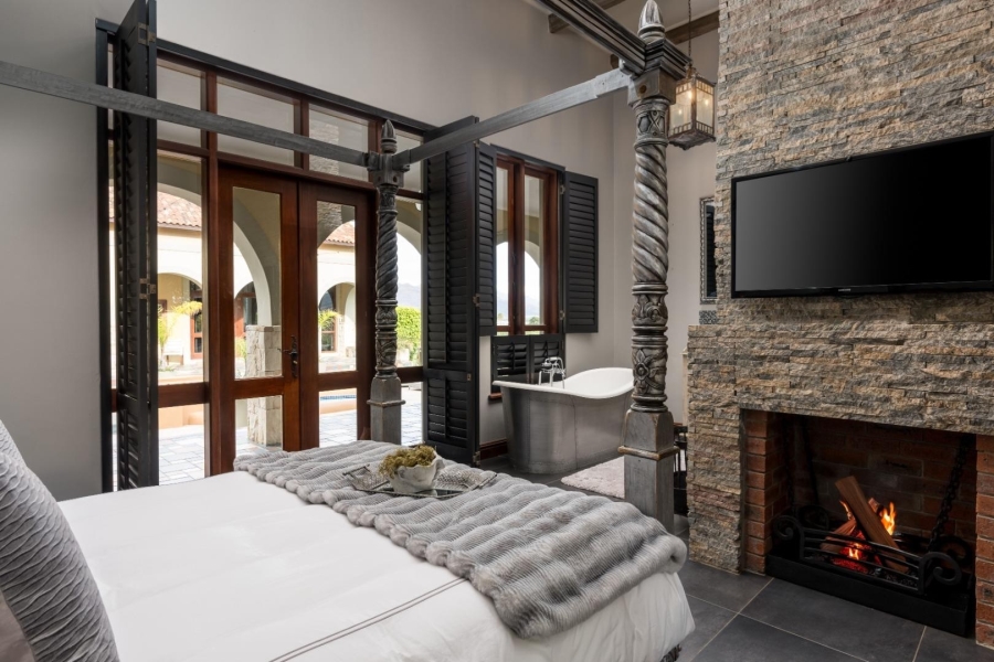 5 Bedroom Property for Sale in Winelands Western Cape